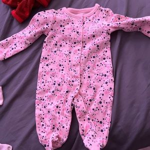 it has dark blue flowers & pink flowers printed on it 😍